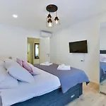 Zara Lumina Apartment